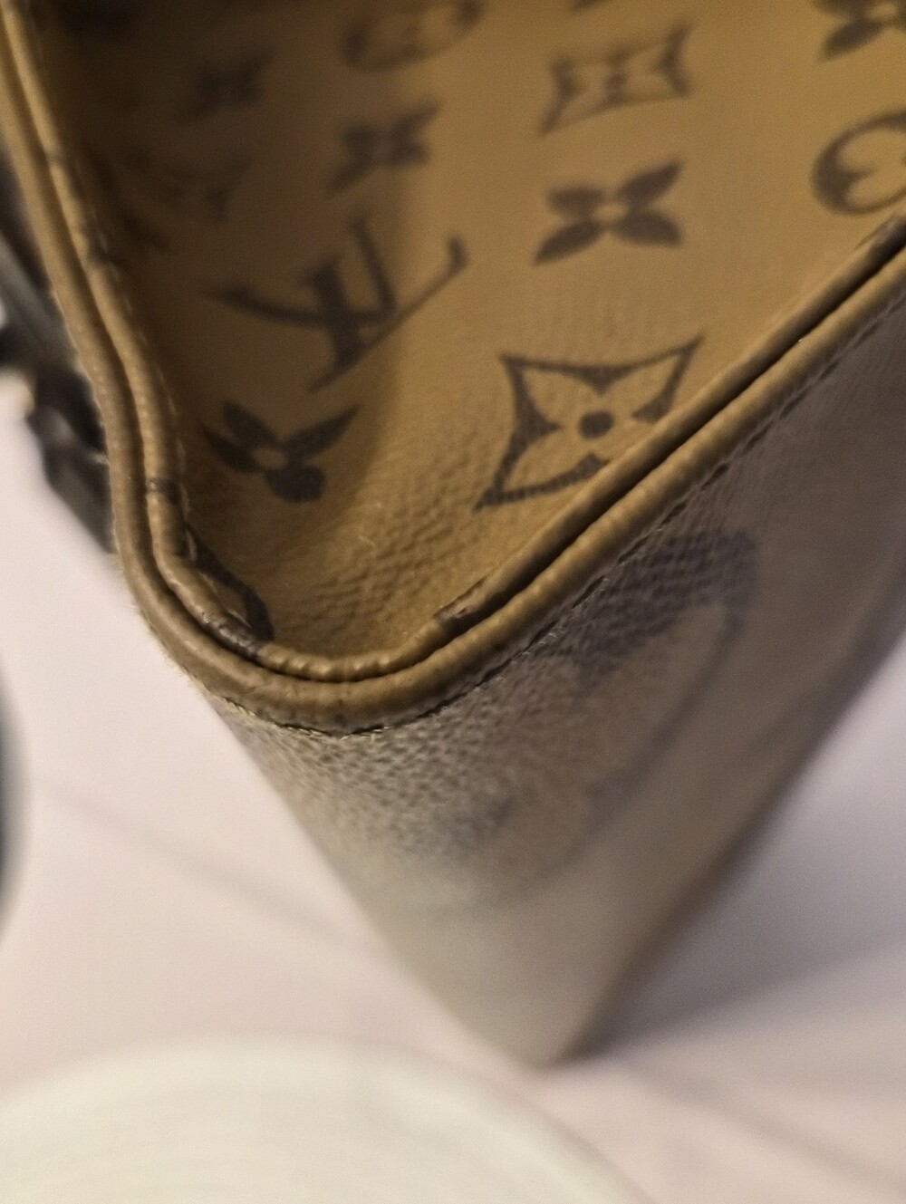 Louis Vuitton OnTheGo MM Giant Monogram Reverse Tote | COA - Microchipped - Picture 13 of 16